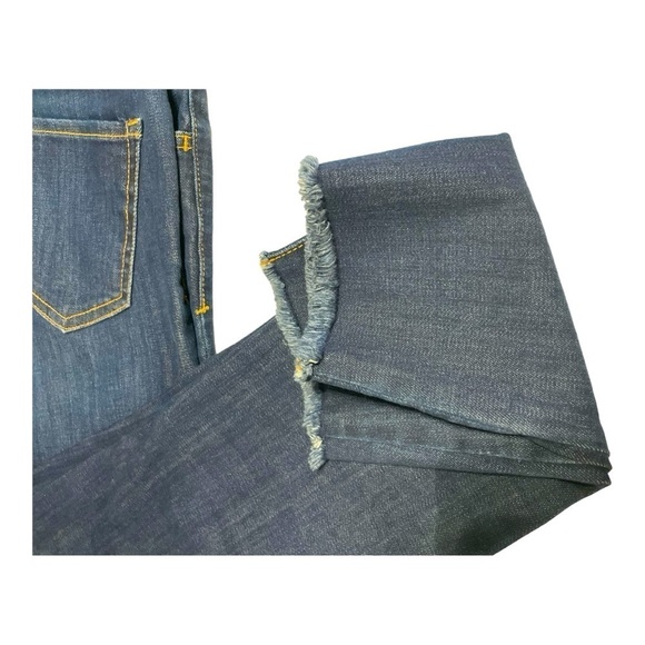 MS. CELLO PLUS
SIZE MID-RISE
FRAYED HEM CROP
SKINNY DENIM Size 7 - Picture 9 of 12